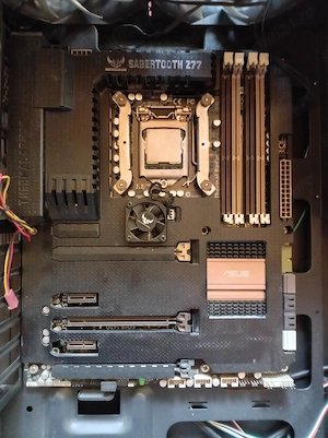 : Kit Premium Colecție: ASUS Sabertooth Z77 + Intel i7 2700K + 8GB RAM Corsair +Video GTX1050