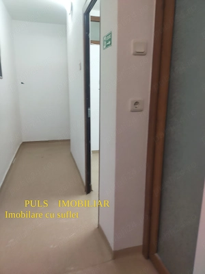 Km 4-5: apartament-spațiu cu intrare separată si balcon, 45mp,stradal ,două grupuri sanitare ,gaze - imagine 3