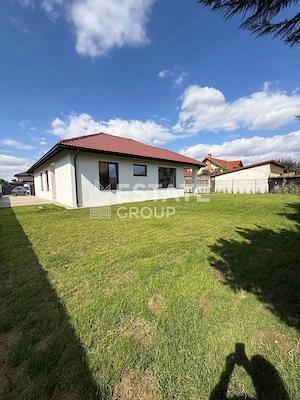 Duplex Mosnita Noua-finisat, curte amenajata