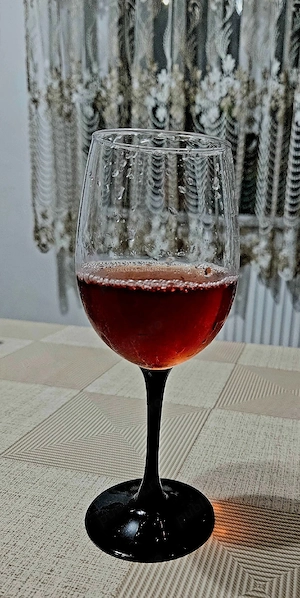 Vând vin roșu Isabela 2025