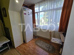 Garsoniera decomandata de vanzare 27 mpu mobilata in Terezian Sibiu - imagine 7