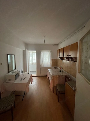 De vânzare apartament 3 camere - imagine 3