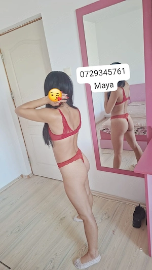 Brunetă slim reală 