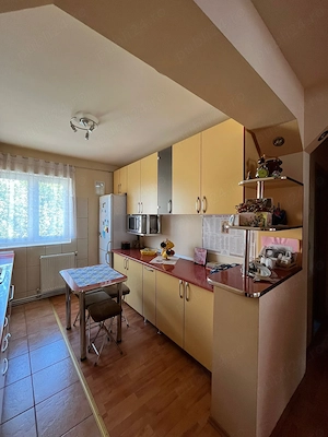 Apartament cu 2 camere si sufragerie  - imagine 4