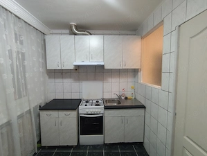 Închiriez apartament cu doua camere în zona centrală  - imagine 2