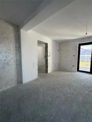 CASA SPATIOASA 4 DORMITOARE BUCATARIE INCHISA ZONA SERENA ASFALT SI TOATE UTILITATILE - imagine 9
