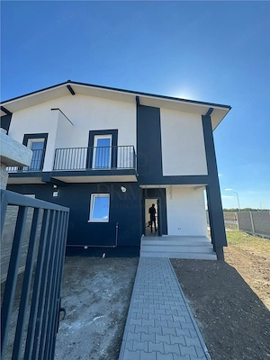 DUPLEX PE ETAJ 3 DORMITOARE BUCATARIE INCHISA TEREN 400 MP ZONA LINISTITA DE DEZVOLTARE