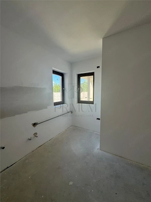 CASA SPATIOASA 4 DORMITOARE BUCATARIE INCHISA ZONA SERENA ASFALT SI TOATE UTILITATILE - imagine 10
