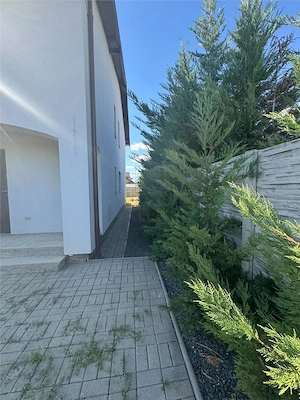 CASA SPATIOASA 4 DORMITOARE BUCATARIE INCHISA ZONA SERENA ASFALT SI TOATE UTILITATILE - imagine 7
