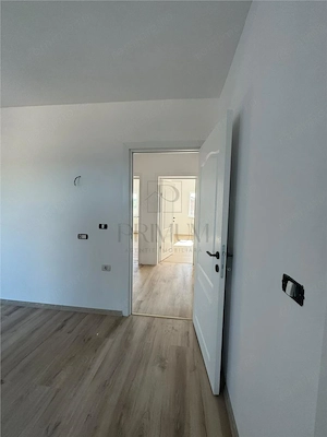 DUPLEX PE ETAJ 3 DORMITOARE BUCATARIE INCHISA TEREN 400 MP ZONA LINISTITA DE DEZVOLTARE - imagine 8