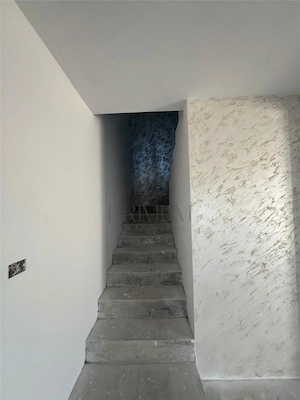 CASA SPATIOASA 4 DORMITOARE BUCATARIE INCHISA ZONA SERENA ASFALT SI TOATE UTILITATILE - imagine 13
