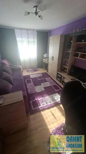 Poarta 6, de vanzare apartament 2 camere, decomandat, gaze
