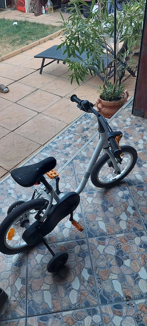 Vand bicicleta copii foarte putin folosita ! 