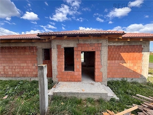 Casa nefinalizata de vanzare in Stupini