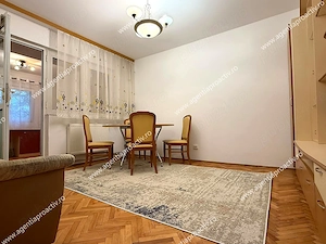 Apartament cu 3 camere de închiriat   Centru, parter