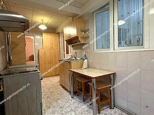 Apartament cu 3 camere de închiriat   Centru, parter - imagine 6