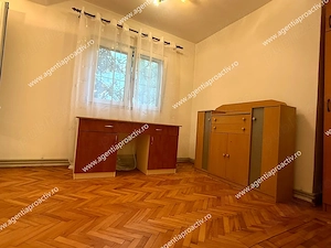 Apartament cu 3 camere de închiriat   Centru, parter - imagine 5