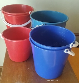 Vând găleți din plastic
