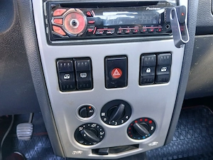Dacia Logan 1,6 Benzină, Climă, Servo, stare SUPER  - imagine 6