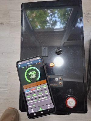 vînd baterii Lifepo4 12v 350A+cutii pt baterii