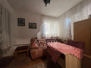 Apartament 2 camere, curte comuna. Zona Centrala - imagine 2