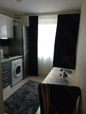 Închiriez garsoniera 