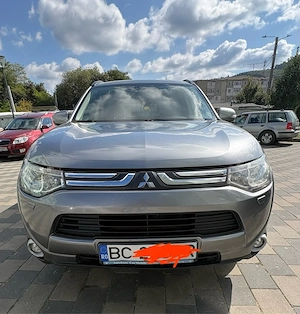 mitsubishi outlander - imagine 3