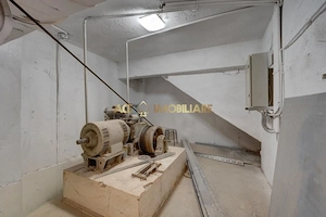 Spatiu comercial | 340 mp | Lift marfa | Curent electric trifazic  - imagine 8