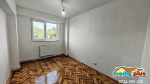 Închiriere apartament 3 camere   Țiglina I, vedere spre Strada Brăilei - imagine 2