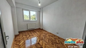 Închiriere apartament 3 camere   Țiglina I, vedere spre Strada Brăilei - imagine 3