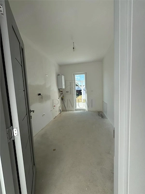 CASA PE PARTER  - 3 DORMITOARE - BUCATARIE INCHISA - 400 MP TEREN -ASFALT - imagine 6