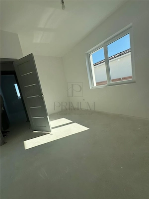 CASA PE PARTER  - 3 DORMITOARE - BUCATARIE INCHISA - 400 MP TEREN -ASFALT - imagine 8