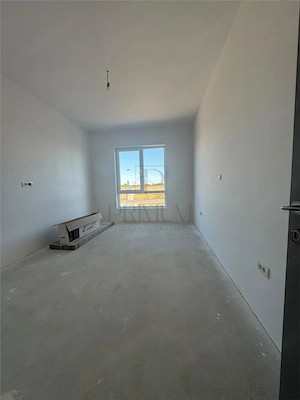 CASA PE PARTER  - 3 DORMITOARE - BUCATARIE INCHISA - 400 MP TEREN -ASFALT - imagine 11