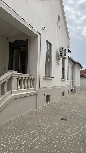 Inchiriez imobil situat central , zona o , langa teatrul T.Grozavescu , str,Eminescu nr.4