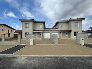 Casa spa #539;ioasa – 4 Dormitoare – Despartita prin Garaj (140 mp utili, 400 mp teren, Asfalt)
