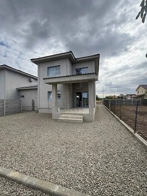 Casa spa #539;ioasa – 4 Dormitoare – Despartita prin Garaj (140 mp utili, 400 mp teren, Asfalt) - imagine 3