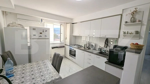 Apartament recent renovat, cetate, etaj intermediar - imagine 2