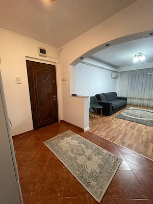 Inchiriez  APARTAMENT CU 2 CAMERE   Zona Ultracentrala  - imagine 4