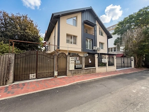 Apartament în vilă cu curte, etaj 1