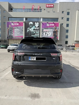 Lynk & Co 01 Plug-In Hybrid -2022- 261cp - imagine 5