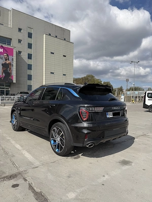 Lynk & Co 01 Plug-In Hybrid -2022- 261cp - imagine 4