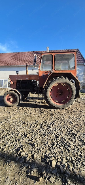 Vând tractor U650.