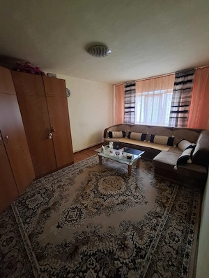 Vând urgent apartament cu 3 camere confort 1 decomandat  bloc de 4etaje  - imagine 2