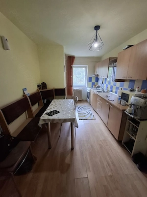 Vând urgent apartament cu 3 camere confort 1 decomandat  bloc de 4etaje 