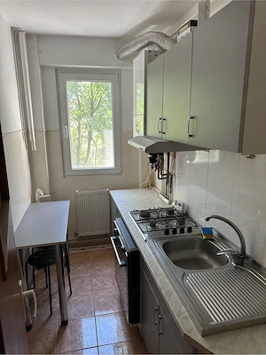 Proprietar, închiriez apartament 2 camere decomandat, centrală proprie, Piața Sudului - imagine 7