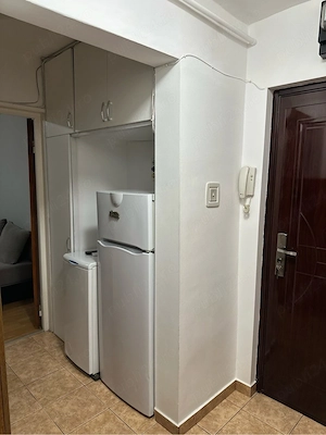 Proprietar, închiriez apartament 2 camere decomandat, centrală proprie, Piața Sudului - imagine 6