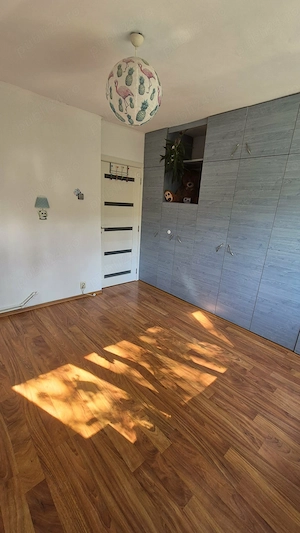 Vând apartament 3 camere decomandate, bilateral, etaj 2 din 4, zona Brazdă -Bld Dacia, bloc din 1989