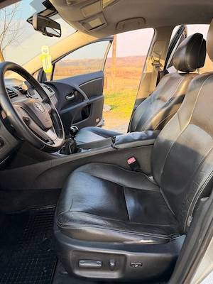 Vând Toyota Avensis 2.2 D-CAT 177 cp - imagine 2