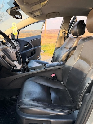 Vând Toyota Avensis 2.2 D-CAT 177 cp - imagine 5