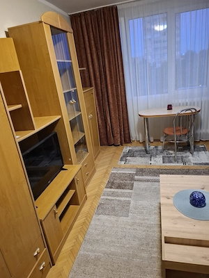 Inchiriez apartament